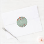 Custom Rücksendeadresse Green Christmas Botanical Runder Aufkleber<br><div class="desc">Niedliche Sage Green Botanical Custom Frohe Weihnachtsfeier Rücksendeadresse Klassischer Rundsticker</div>