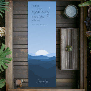 Custom Simple Blue Mountain Moon Breathing Zitat Yogamatte