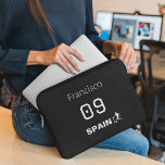 Custom Spain National Soccer Professional Mono Laptopschutzhülle<br><div class="desc">Protect your tech with a sophisticated, modern edge using this "Black and White Edition" custom design inspired by Spanish football. This high-contrast minimalist layout is perfect for fans who prefer a professional look over traditional colors. You can fully personalize the surface with a custom name and favorite jersey number, complemented...</div>