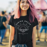 Custom Spring Break Summer Girlfriend Trip T-Shirt<br><div class="desc">Genießen Sie den schick-minimalistischen Frühlingspass mit diesem personalisierten Tee, der Ihren Mädchenkrieg feiert! Lassen Sie sich von den touristischen Slogans verzaubern und entdecken Sie den edlen Geist Ihrer Squad mit einem eleganten, modernen Logo mit Ihrem gewählten Ziel. Jeder Blick flüstert: "Die Frühlingspause ist richtig gemacht. Personalisieren Sie sich mit Ihrem...</div>