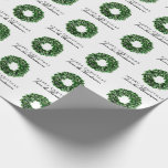 Custom Text Green Watercolor Kranz Weihnachten Geschenkpapier<br><div class="desc">Moderne personalisierte Weihnachtsgeschenkverpackung mit grünen Aquarellen mit "Frohe Weihnachten" oder "Glückliche Feiertage" (oder einem anderen Text) mit dem Namen Ihrer Familie. Der Druck ist groß,  daher eignet er sich am besten für große Geschenke. Eine weitere Version mit kleinerem Druck für kleinere Geschenke ist ebenfalls erhältlich.</div>