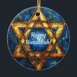 Custom text Happy Hanukkah ✡️, Star von David Keramik Ornament<br><div class="desc">Dieses charmante Hanukkah Keramik Umkreis-Ornament mit dem Namen "Starry Night Hanukkah Charm" ist eine reizvolle Ergänzung zu jeder Urlaubsstimmung. Es zeigt einen strahlenden Stern von David in einem leuchtenden goldenen Set vor tiefblauem Hintergrund, das an einen Sternenhimmel erinnert. Das elegante weiße Drehbuch in der Mitte liest "Happy Hanukkah!" und hebt...</div>