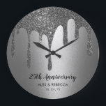 Custom Text Silver Drips 25th Wedding Anniversary Große Wanduhr<br><div class="desc">Personalized Text Silver Drips 25th Wedding Anniversary Wall Clock</div>