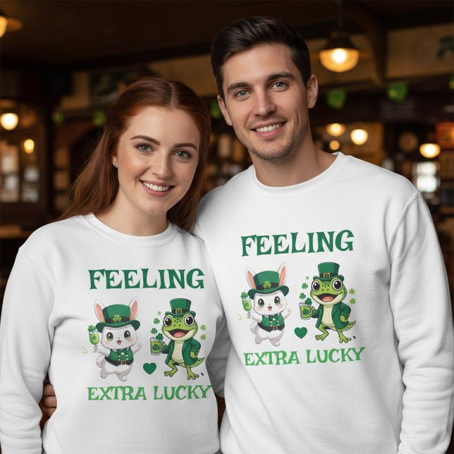 Custom Text St. Patrick's Day Frog and Bunny Sweatshirt (Von Creator hochgeladen)