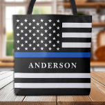 Custom Thin Blue Line Personalisiert Police Office Tasche<br><div class="desc">Die Einführung unserer neuen Tasche mit der blauen Linie der Thin Blauen Linie ist ideal für Polizeibeamte, Polizeimütter, polizeiliche Ehefrauen, Polizeifrauen und alle, die will, ihre Unterstützung für die Strafverfolgung zu zeigen. Diese Tasche wurde in einem modernen Stil entworfen und verfügt über die amerikanische Flagge mit einer auffallenden Thin Blue...</div>