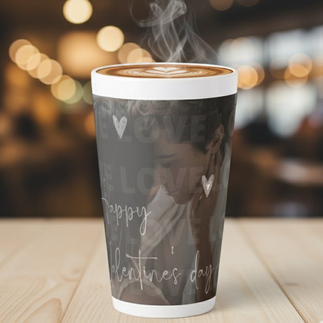 Custom Valentine's Day Romantic Couple Foto Milchtasse (Von Creator hochgeladen)