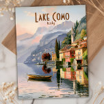 Custom Vintag Lake Como Italien Wasserfarbenreise Postkarte<br><div class="desc">Erleben Sie den Charme des Comer Sees, Italien mit dieser Vintagen Aquarellkunst, die Pastelldörfer, ruhiges Wasser und Bergblicke einnimmt. Ideal für Liebhaber italienischer Landschaften, Plakate für Retrotourismus und zeitloser europäischer Dekoration. Personalisierter benutzerdefinierter Text verfügbar. Dieses Design bringt die romantische Schönheit des Comer Sees zum Leben, der in einem sanften Aquarellstil...</div>