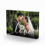 Custom Wedding Foto Script-Liebe<br><div class="desc">Personalisieren Sie Ihre Hochzeit mit Ihrem Lieblings-Foto, mit einem schönen weißen Skript-Schriftart mit dem Wort Liebe, die Schaffung einer einzigartigen Erinnerung und Geschenk von Ihrem besonderen Tag! Entwickelt von Thisisnotme©</div>
