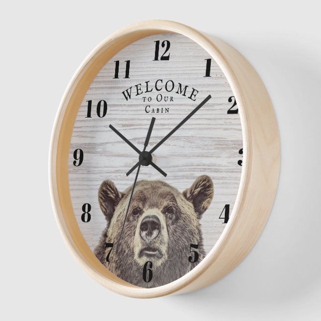 Custom Welcome Rustic Wood Cabin Peekbär Uhr (Winkel)