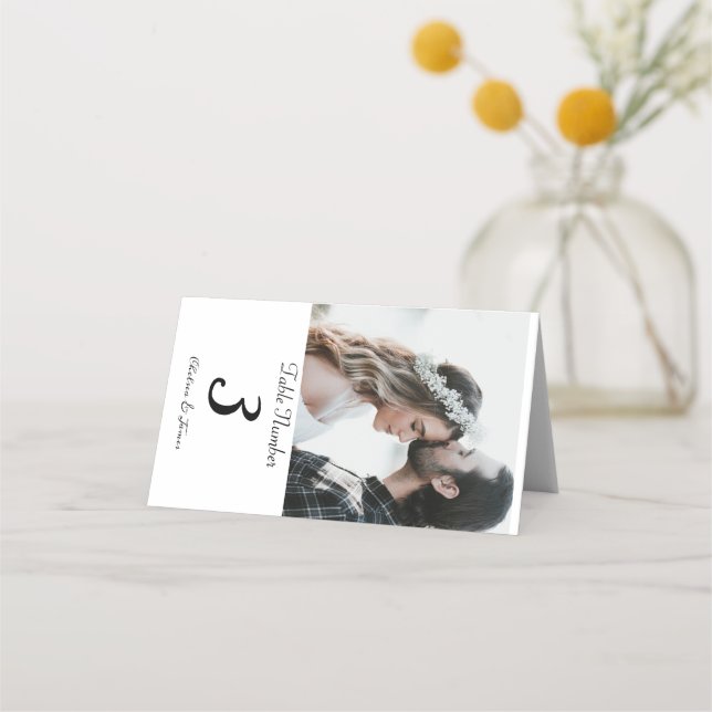 Custom White Elegance Calligraphy Foto Wedding Platzkarte (Vorderseite)