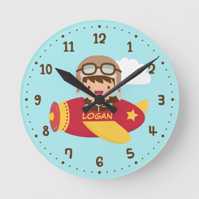 Cute Aviator Boy Airplane Kids Room Decor Runde Wanduhr (Vorderseite)