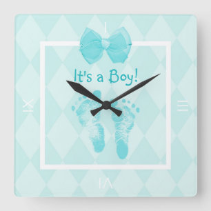 Cute Baby Boy Footprints Birth Announcement Quadratische Wanduhr
