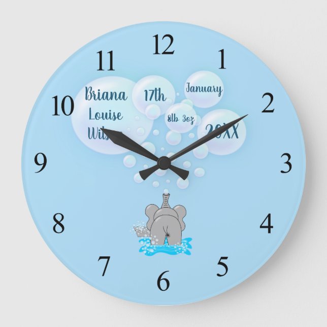 Cute Baby Elephant Blowing Bubbles Monogrammed Große Wanduhr (Vorderseite)
