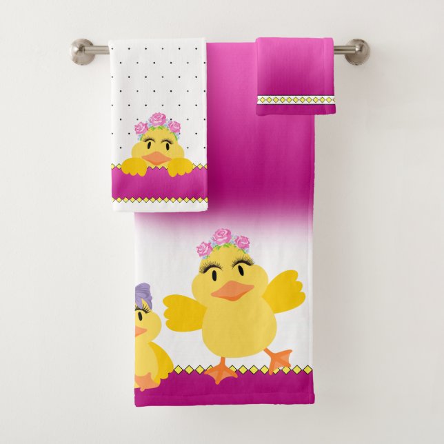 Cute Baby Girl Ducks on Rose & White (En situation)