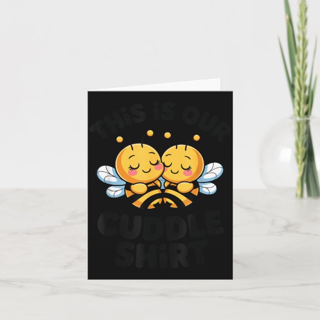 Cute Bee Couple Cuddle Funny Romantic  Karte (Vorderseite)
