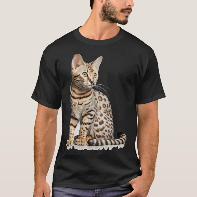 Cute Bengal Cat with classic T-Shirt (Vorderseite)