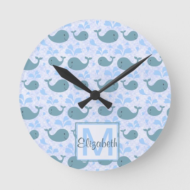 Cute Blue Whales Monogram Pattern Runde Wanduhr (Vorderseite)