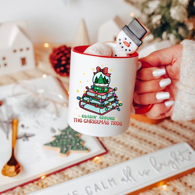 Cute Book Lover Reading Around the Christmas Tree  Tasse (Von Creator hochgeladen)