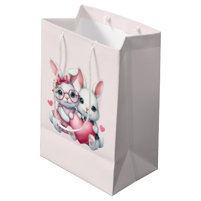 Cute Bunnies Sharing a Heart Mittlere Geschenktüte (Rückseite Schrägansicht)