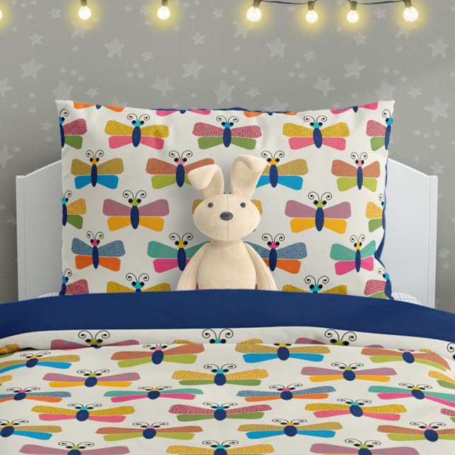 Cute Butterfly Pattern on Cream Kissenbezug (Von Creator hochgeladen)