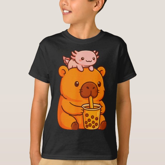 Cute Capybara Drinking Bubble Tea And Axolotl Kawa T-Shirt (Vorderseite)