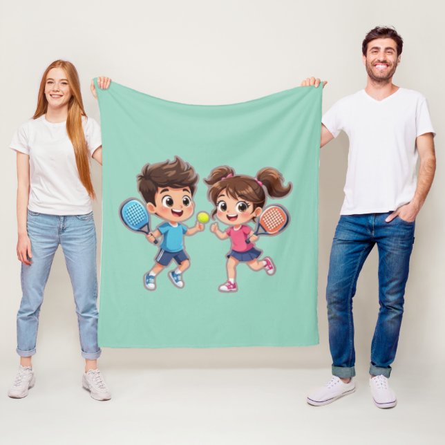 Cute Cartoon Boy and Girl Playing Padel Tennis – F Fleecedecke (Beispiel)