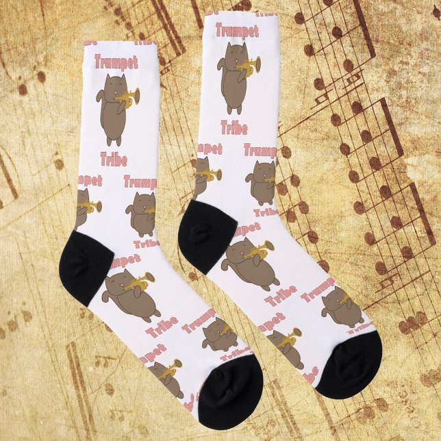 Cute Cartoon Cat Playing Trumpet Tribe Socken (A pair of socks featuring a brown cat playing trumpet with the text trumpet tribe.)