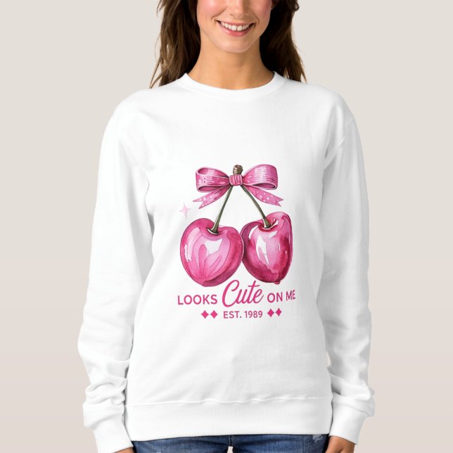 Cute Cherry Bow Sweatshirt – Looks Cute On Me (Vorderseite)