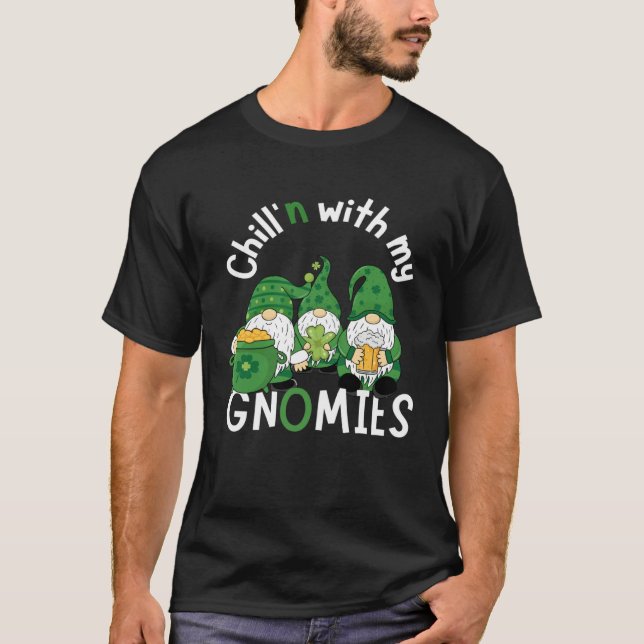 Cute Chill n With My Gnomies  St Patricks day hand T-Shirt (Vorderseite)