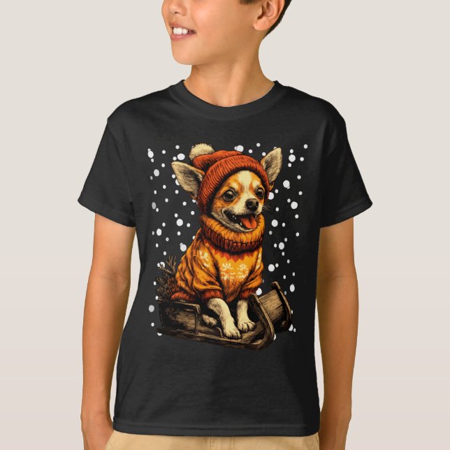 Cute Christmas Chihuahua Sledding In Snow Funny Wi T-Shirt (Vorderseite)
