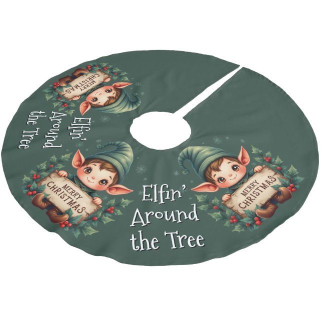 Cute Christmas Elf Holding Merry Sign Green Polyester Weihnachtsbaumdecke (Schrägansicht)