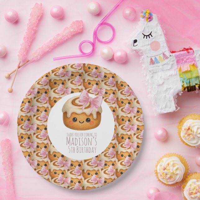 Cute Cinnamon Roll Bun Girl Birthday Party Pappteller (Party)