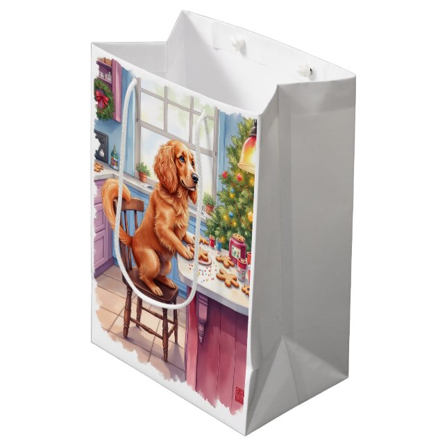 Cute Cocker Spaniel Gingerbread Baking Christmas Mittlere Geschenktüte (Vorderseite Schrägansicht)