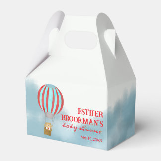 Cute Cub Flying Over the Clouds Baby Shower Geschenkschachtel