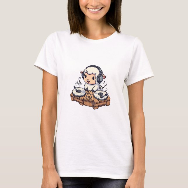 Cute DJ Sheep Wearing Headphones Mixing on Rustic T-Shirt (Vorderseite)