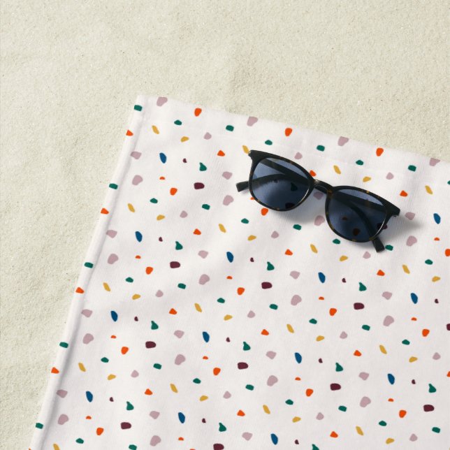 Cute Dots Terrazzo Serviette de plage Motif (En situation)