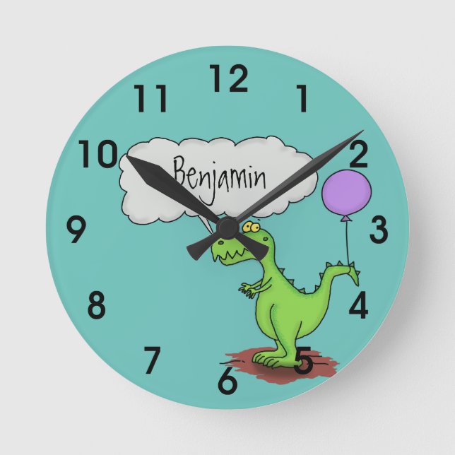 Cute fire breathing green funny dragon cartoon runde wanduhr (Vorderseite)