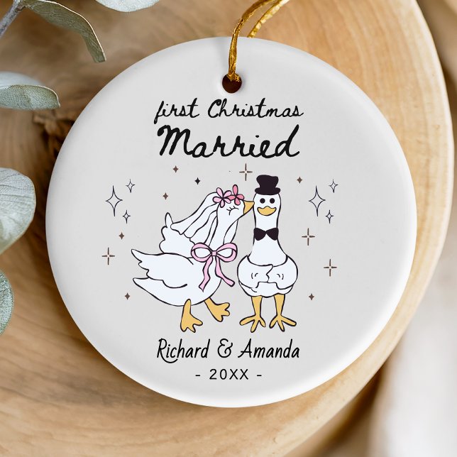 Cute first Christmas married silly goose Keramik Ornament (Von Creator hochgeladen)