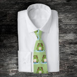 Cute Frog Krawatte<br><div class="desc">Eine grüne Halsbinde mit einer Abbildung eines niedlichen Frosches auf seinem Teich! Holen Sie es sich für ein perfektes Geschenk für Ihren Vatertag oder nur um Ihren Freund zufrieden!</div>