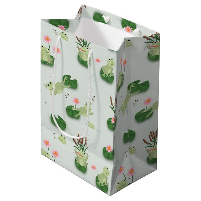 Cute Frogs in Lily Pond Mittlere Geschenktüte (Vorderseite Schrägansicht)