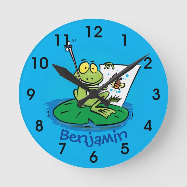 Cute funny green frog cartoon illustration round c runde wanduhr (Vorderseite)