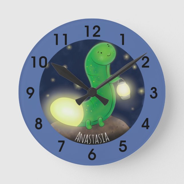 Cute green glow worm cartoon illustration runde wanduhr (Vorderseite)