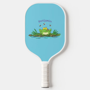 Cute green hungry frog cartoon illustration pickleball schläger