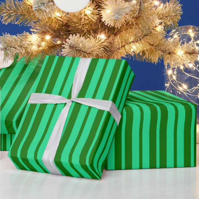 Cute Green Stylish Stripes Pattern Design  Geschenkpapier (Von Creator hochgeladen)