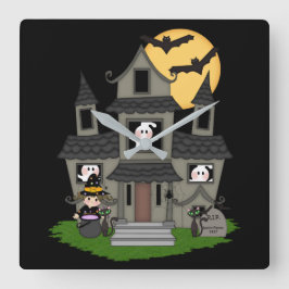 Cute Halloween haunted house and little witch Squa Quadratische Wanduhr