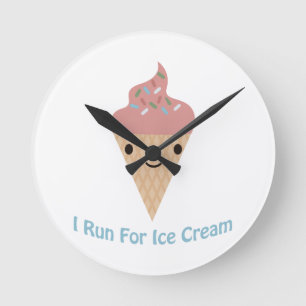 Cute I run for ice cream Runde Wanduhr