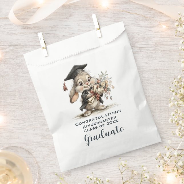  Cute Kindergarten Graduation Bunny Design Geschenktütchen (Ausgeschnitten)