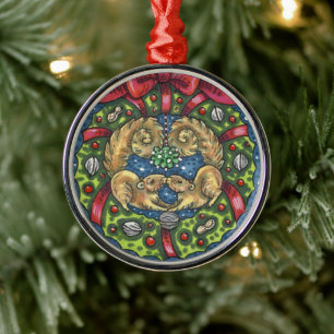 CUTE KISSING SQUIRRELS UNDER MISTLETOE, NUT WREATH ORNAMENT AUS METALL