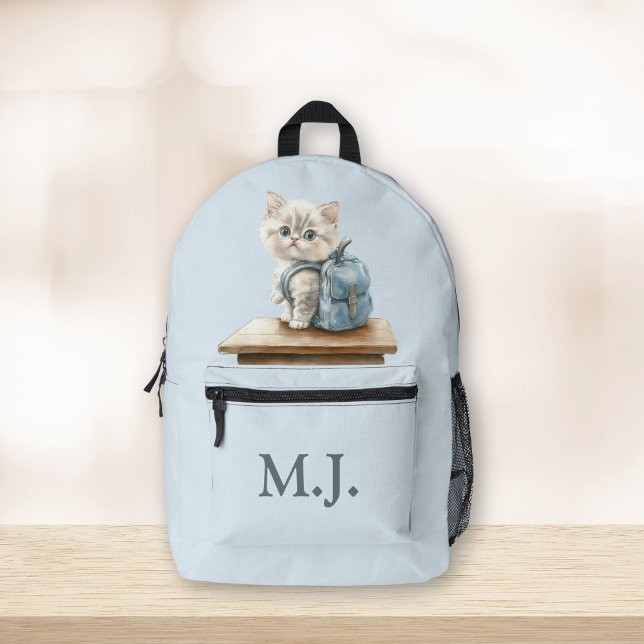 Cute Kitten with Backpack Custom Monogram Backpack Bedruckter Rucksack (Cute Kitten with Backpack Custom Monogram Backpack on a wooden table)