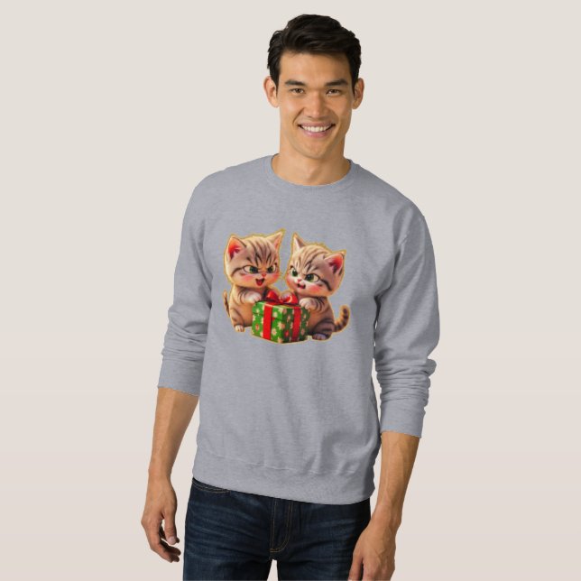 **Cute Kittens Fighting Over a Gift – Funny Christ Sweatshirt (Vorne ganz)